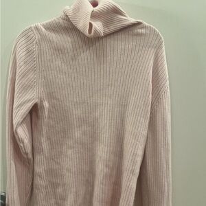 Soft pink turtleneck sweater #pink #turtleneck
Old navy
Coquette girly🎀💄🩰